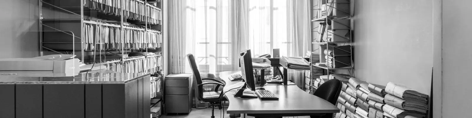 bureau noir et blanc